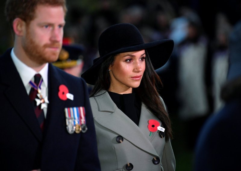 Majka Meghan Markle namjerava otkriti nepoznate detalje o njezinoj vezi s princem Harryjem