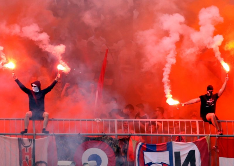 Na najvećem hrvatskom derbiju opet je bilo svega; Hajduk još jednom žestoko kažnjen!