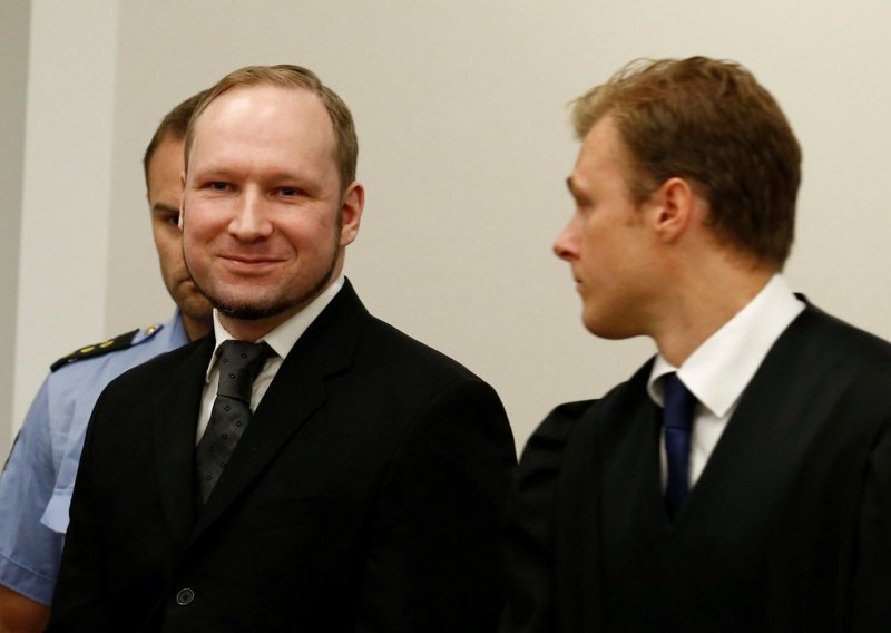 Breivik s osmijehom dočekao 21 godinu zatvora!