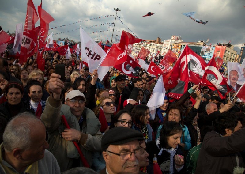 Amnesty International: Turskim društvom širi se ozračje užasnog straha