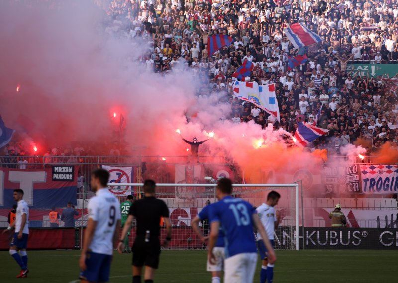 Djelatnici veleposlanstva posjetili hrvatske navijače u zatvoru