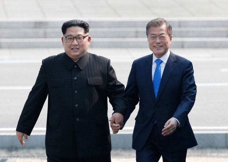 Povijesni susret dviju Koreja; Kim Jong-un prvi vođa koji je prešao liniju razdvajanja