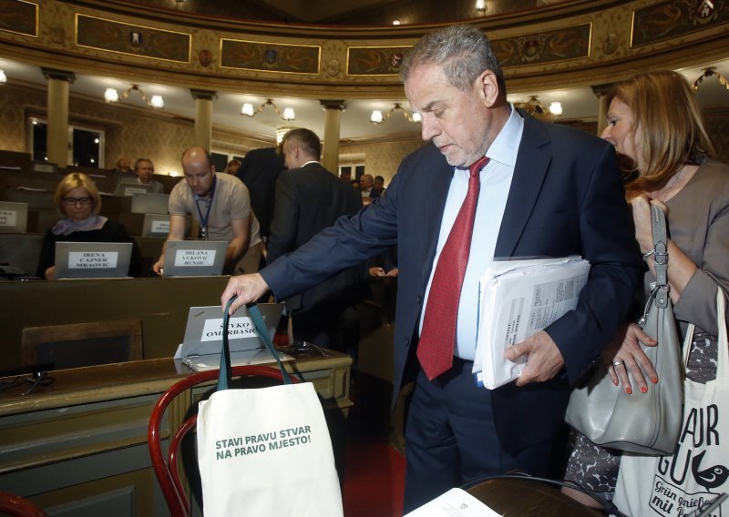 Bivši radnici DIOKI-a prozvali Bandića zbog stavljanja izvan snage odluke o otkupu radničkih tražbina