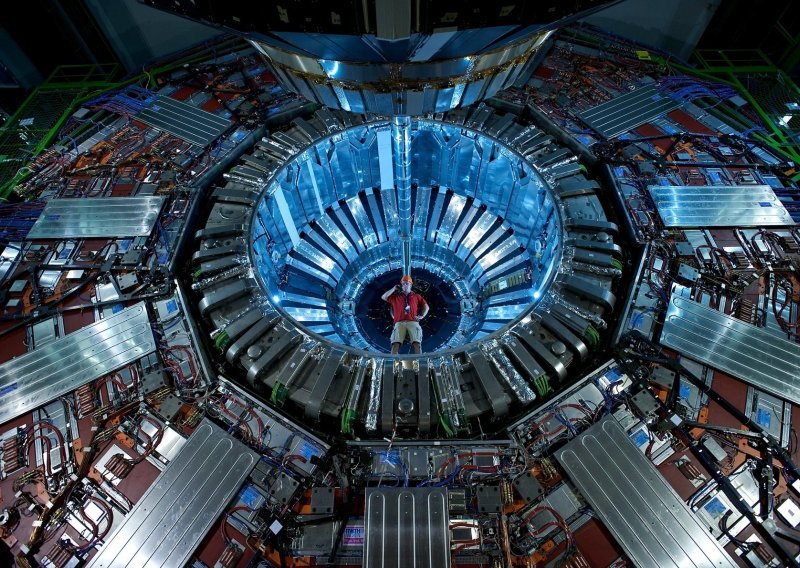 CERN ne želi znanstvenika koji tvrdi da je fizika za muškarce