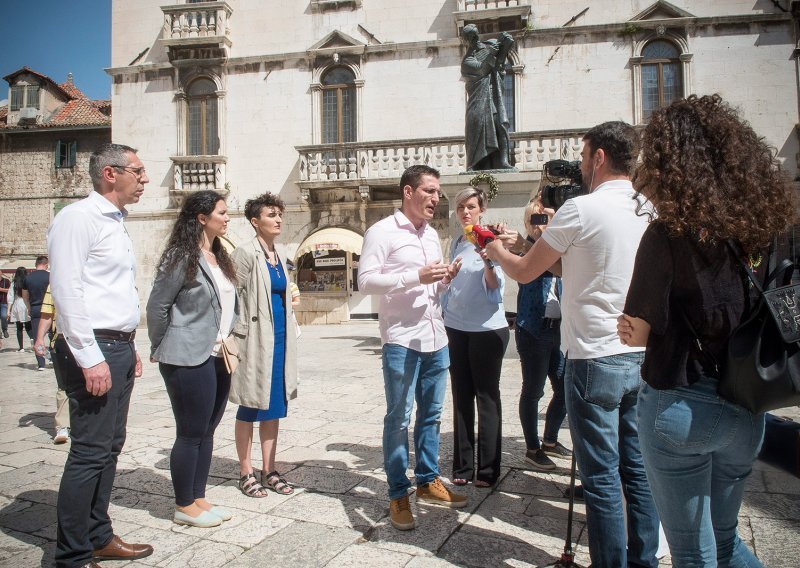 Otkriveno kako će glasiti referendumska pitanja inicijative 'Narod odlučuje'