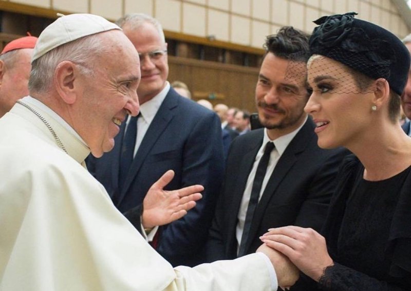 Katy Perry i Orlando Bloom u Vatikanu se rukovali s papom