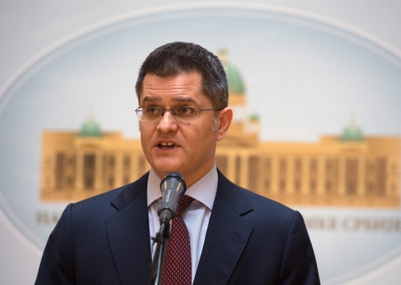 Bivši srbijanski ministar vanjskih poslova krizu između Srbije i Hrvatske nazvao 'režiranom farsom'