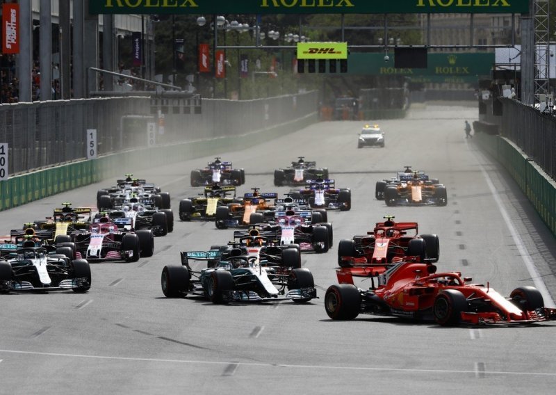 Vettel sve upropastio, sudar 'bikova' i luda sreća Hamiltonu poklonili pobjedu!