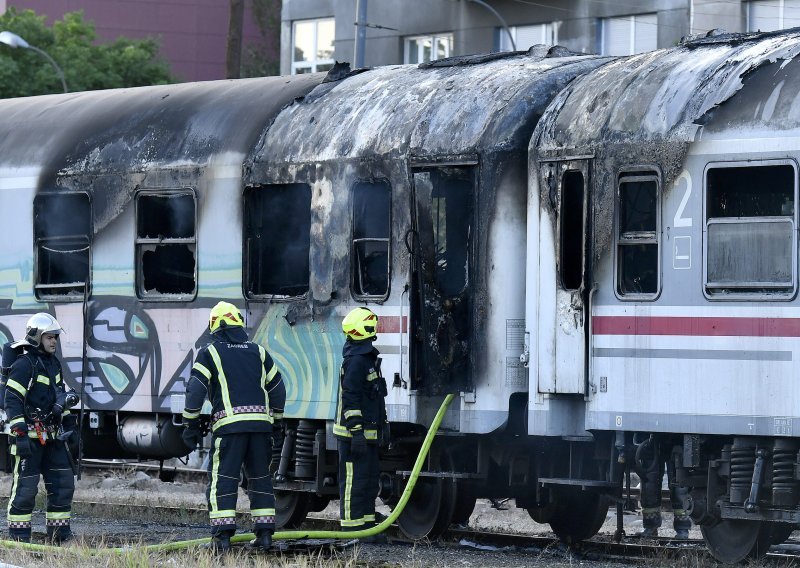 Zapalila se dva vagona u blizini zagrebačkog Glavnog kolodvora kolodvora