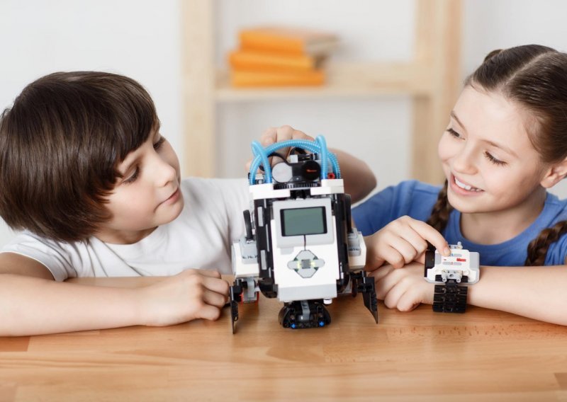 Pogledajte kako djeca izrađuju robote koji pomažu životinjama