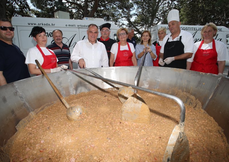 Na Marjanu podijeljeno dvije i pol tisuće porcije 'fažola'