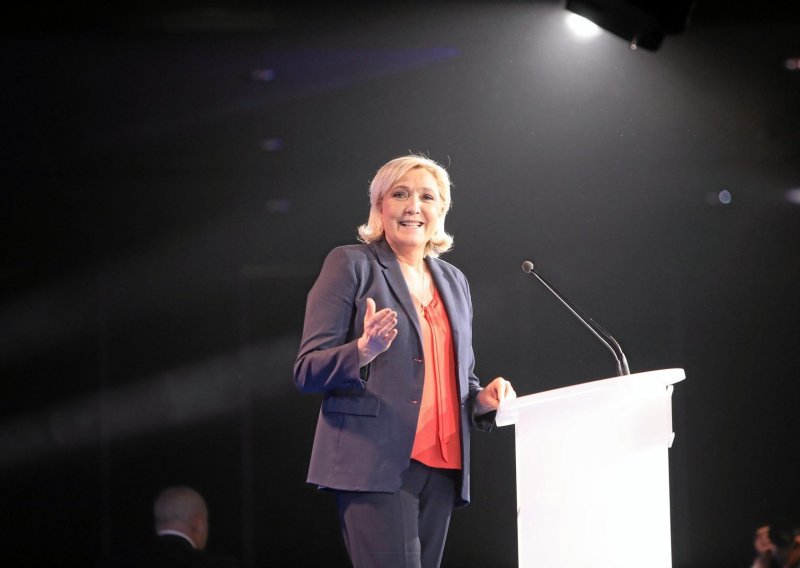 Izbori u Francuskoj pretvorili su se u dvoboj Macron - Le Pen