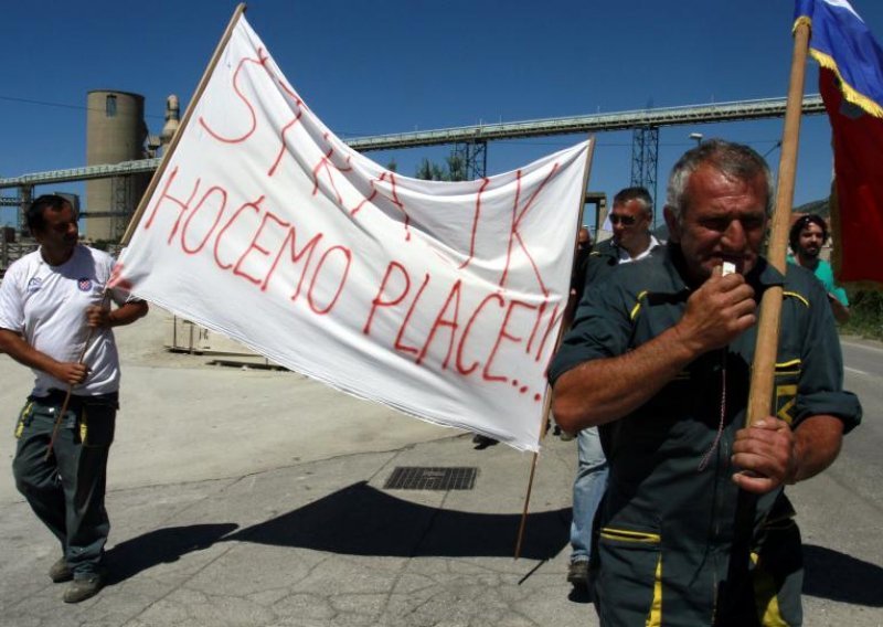 Radnici Konstruktora mirnim prosvjedom traže deset plaća