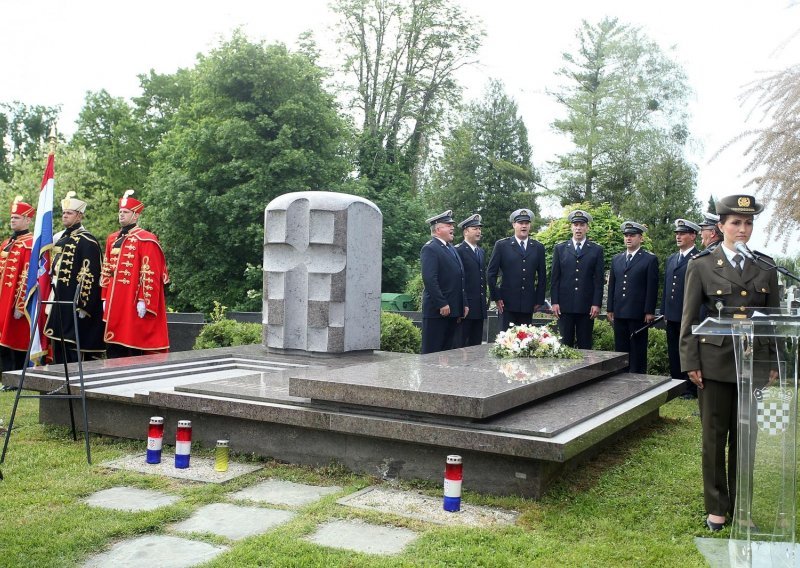 Pogledajte tko je sve došao odati počast ratnom ministru obrane Gojku Šušku