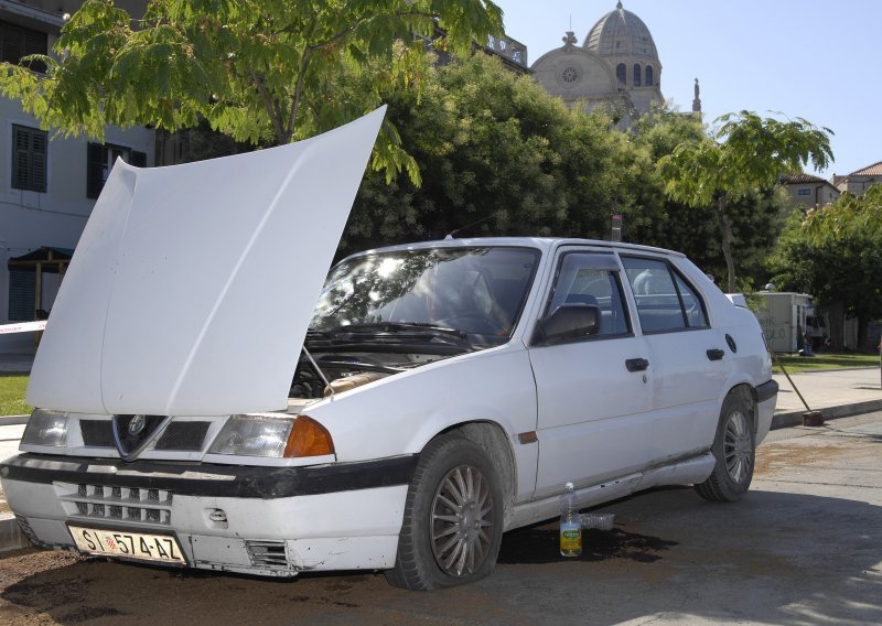 Zaštitarov auto eksplodirao na šibenskoj rivi