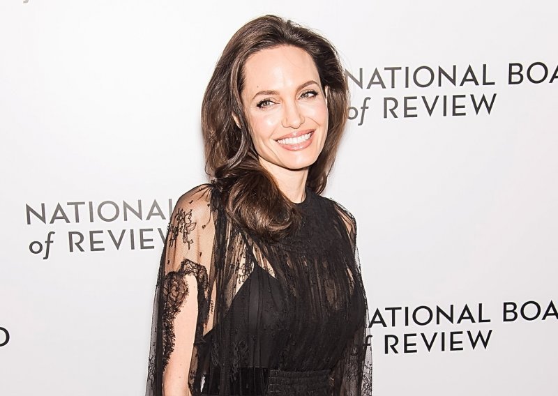 Tajna ljepote Angeline Jolie: Dermatologinja otkrila kako holivudska zvijezda njeguje svoju kožu