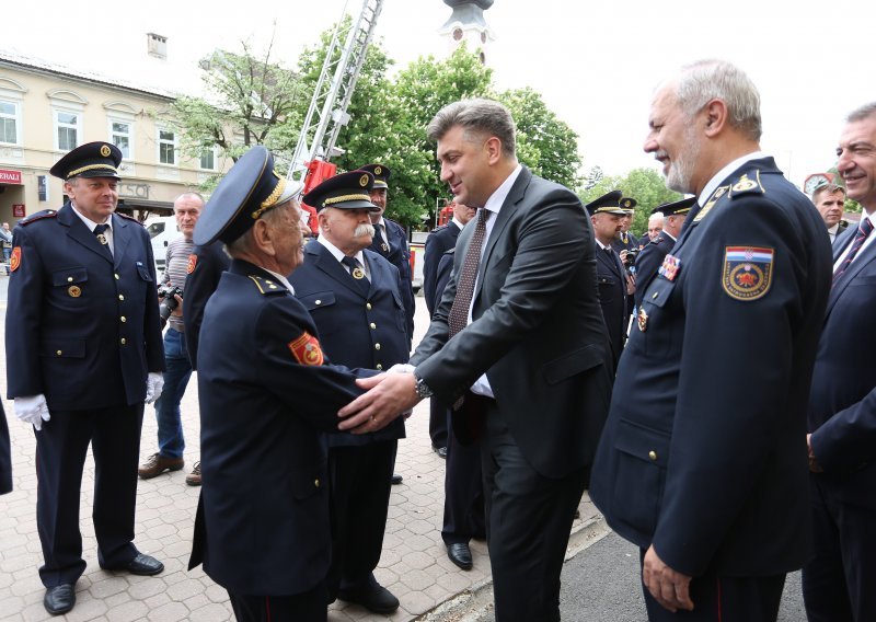 Plenković najavio: Vatrogasci će dobiti 30 milijuna eura iz EU fondova