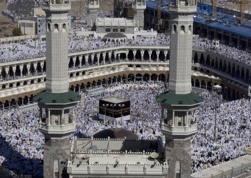 Više od dva milijuna muslimana u Meki
