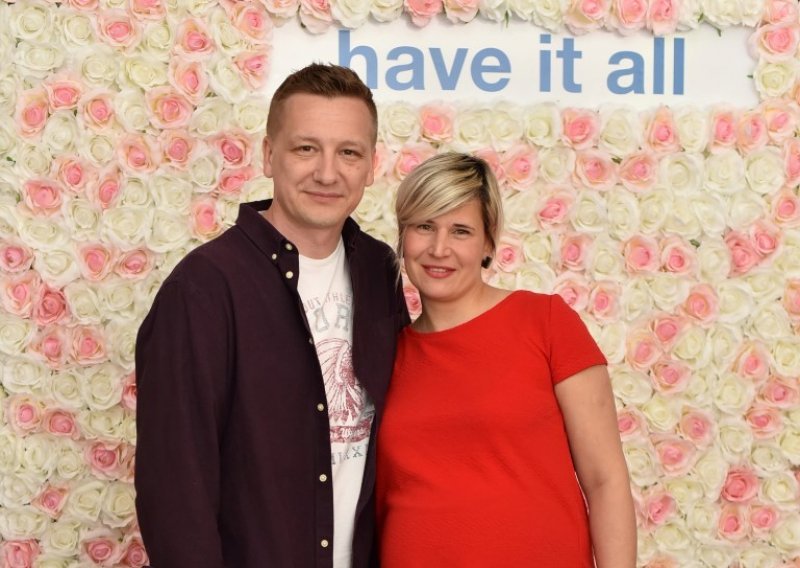 Tomislav Jelinčić ne skida osmijeh s lica: Pozirao s trudnom suprugom