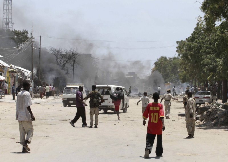 Najmanje 70 poginulih u terorističkom napadu u Somaliji