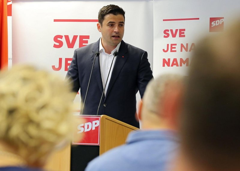 Burno na glavnom odboru SDP-a: Zbog amandmana Bauka Dalmatinci srušili kvorum, Bernardić vikao