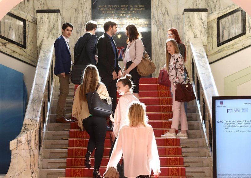 Sveučilišni sindikat traži da se konačno donese Zakon o studentskim poslovima
