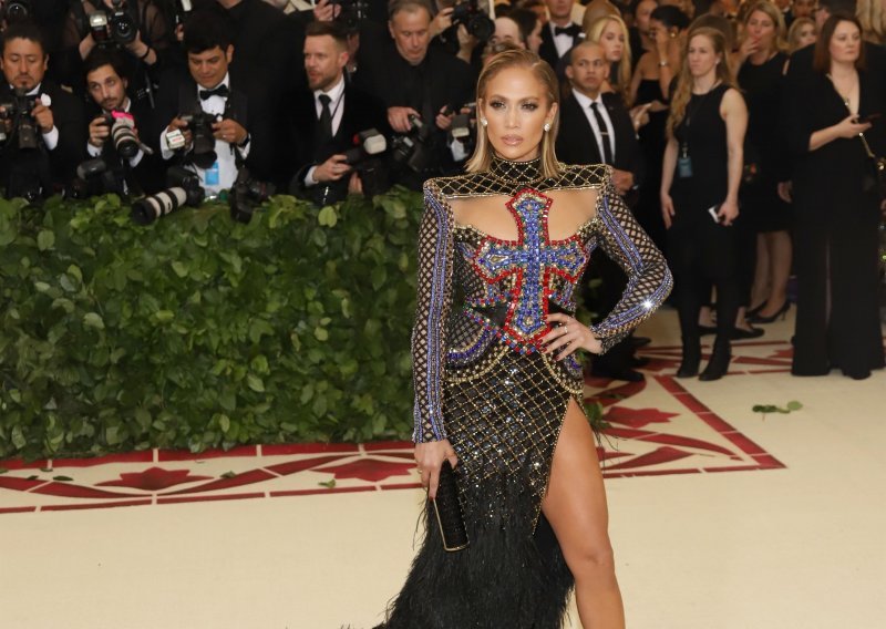 Jennifer Lopez otkrila: 'Govorili su mi da trebam izgubiti kilograme'