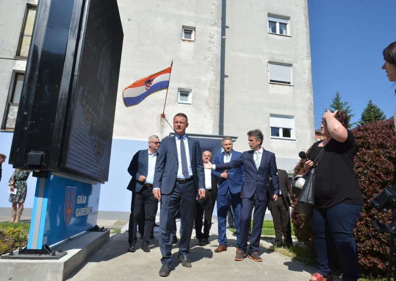 Jandroković otvorio poduzetnički start-up i obišao gradilište bioenergane u Grubišnom Polju