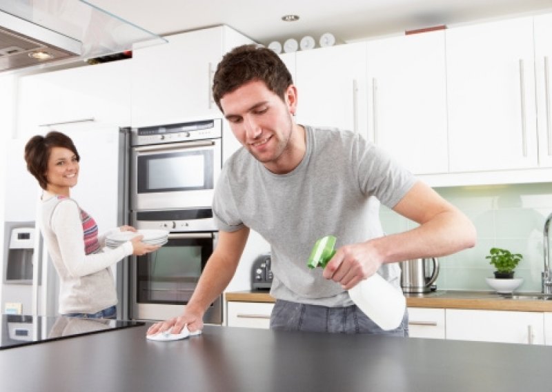 Muškarci još uvijek vješto izbjegavaju kućanske poslove