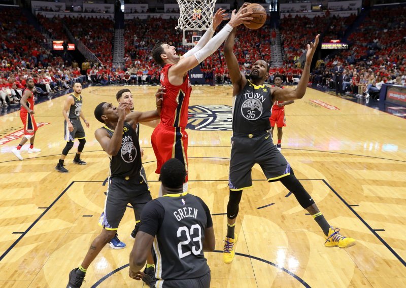 Golden State i Houston sa stilom izborili plasman u finalu Zapada