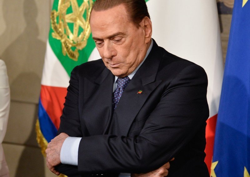 Berlusconi hospitaliziran, obećao nastavak kampanje za europske izbore