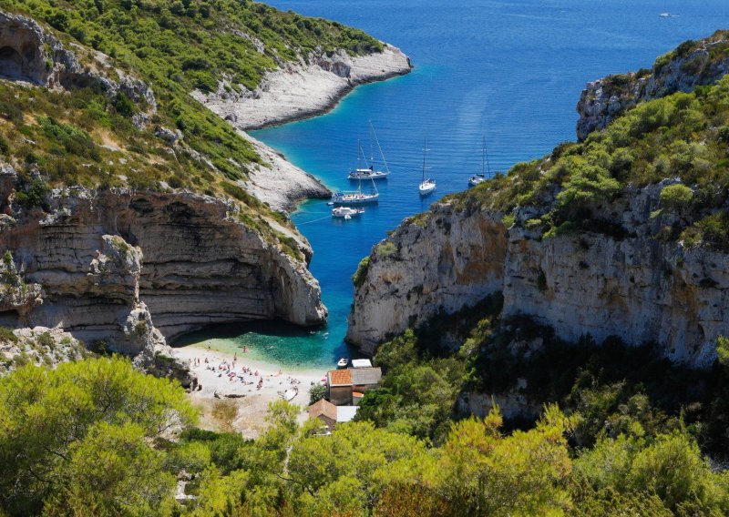 Britanci ludi za Dalmacijom: Na listi skrivenih morskih dragulja našlo se pet naših plaža