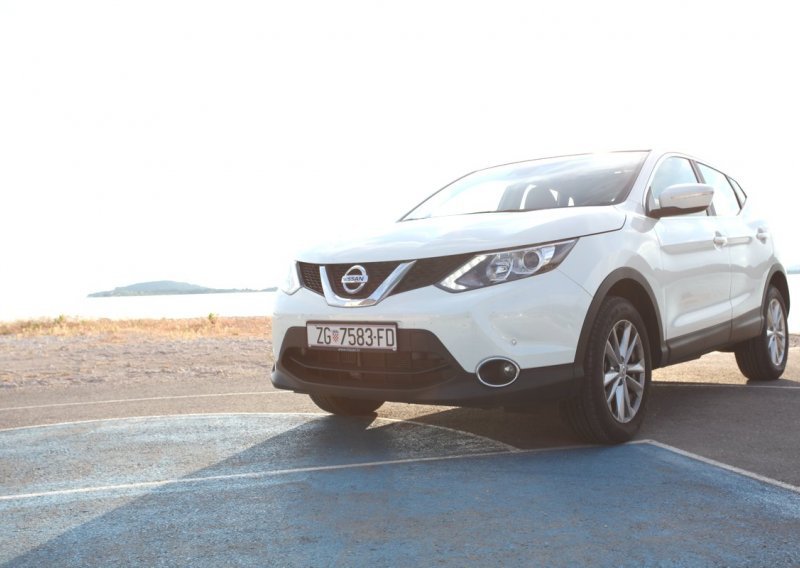 Nissan Qashqai 1.2 DIG-T Acenta - automobil godine