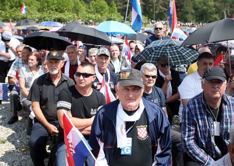 Hrvatskom državljaninu dvije godine zatvora zbog pozdravljanja 'Hitlerovim pozdravom' na Bleiburgu