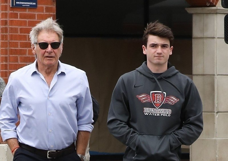Brižan otac: Harrison Ford u opuštenom druženju sa 17-godišnjim sinom