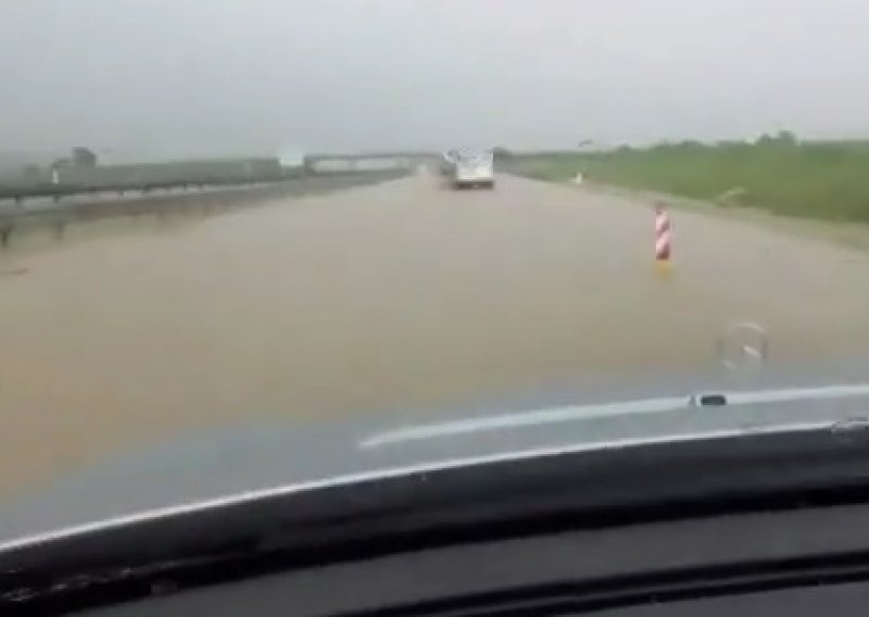 Pogledajte kako izgleda vožnja po potopljenoj autocesti A3