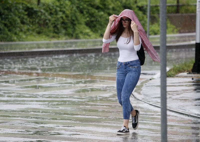 Varaždinske Toplice: Obilna kiša poplavila bolnicu, prometnice i dvorište