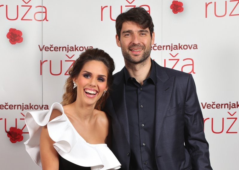 Romantika prije vjenčanja: Franka Batelić i Vedran Ćorluka na idiličnom odmoru