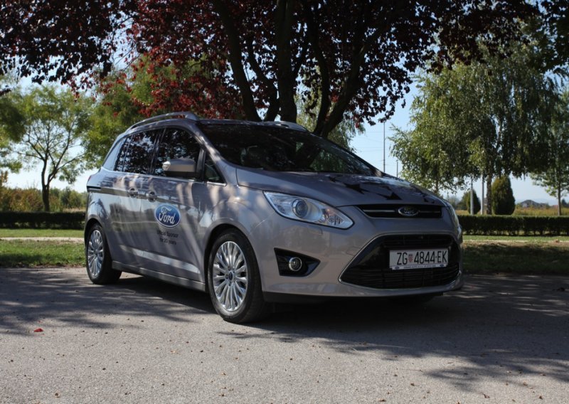 Ford Grand C-Max 1.6 Titanium - monovolumen po vozačkom ukusu