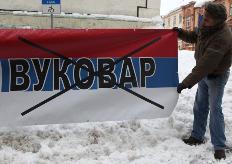 Anti-Cyrillic activists announce vigilant sentries at entrances to Vukovar