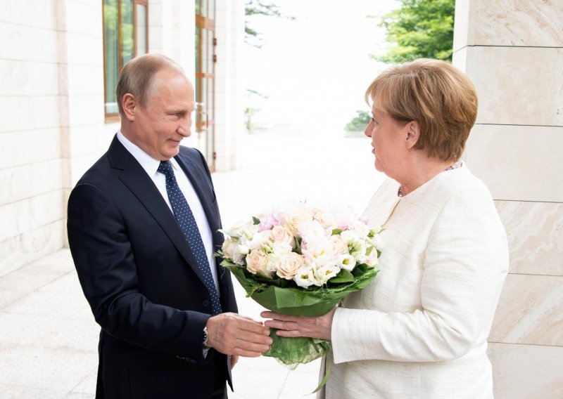 Putin traži zajedničke točke s Angelom Merkel u odnosu na Trumpa