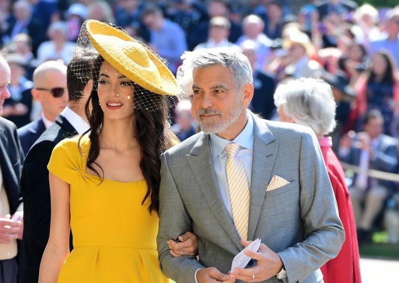 Senzacionalan stajling: Amal Clooney ukrala pozornost na vjenčanju godine