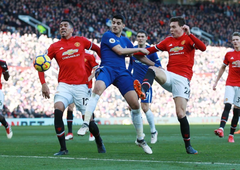 Mourinho i Conte spašavaju sezonu, United i Chelsea 'love' svoj jedini trofej u sezoni