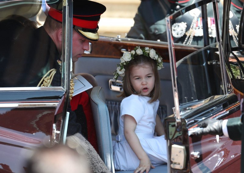 Princeza šefica: Trogodišnja Charlotte postrojila ostale djeveruše na kraljevskom vjenčanju