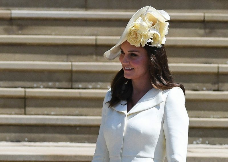 Kate Middleton prvi put u javnosti nakon poroda: Zablistala na vjenčanju godine