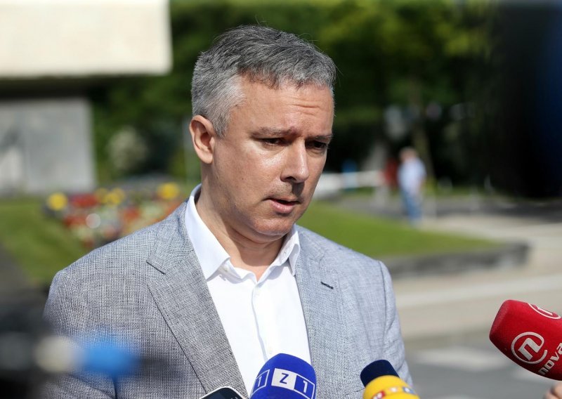 HSLS traži sastanak vladajuće koalicije zbog Vučićevih izjava
