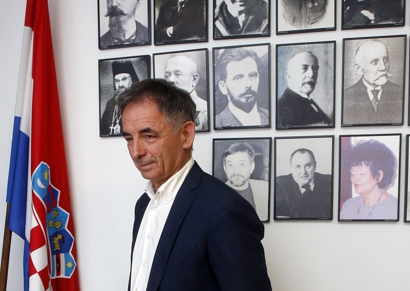 Pupovac kaže da je u koaliciji da spriječi veće zlo