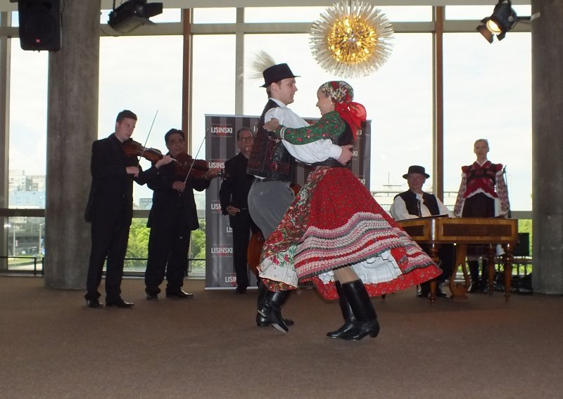 Autohtonost, izvornost i tradicija - najavljena suradnja ansambla MÁNE i LADO u Lisinskom