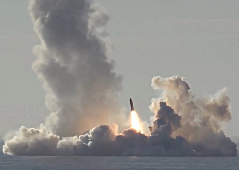 [VIDEO] Pogledajte impresivno ispaljivanje ruskih nuklearnih projektila iz strateške podmornice