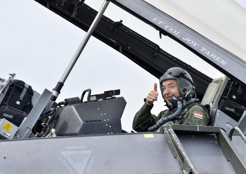 [VIDEO] Krstičević letio američkim F-16: Sad razumijem nestrpljenje naših pilota